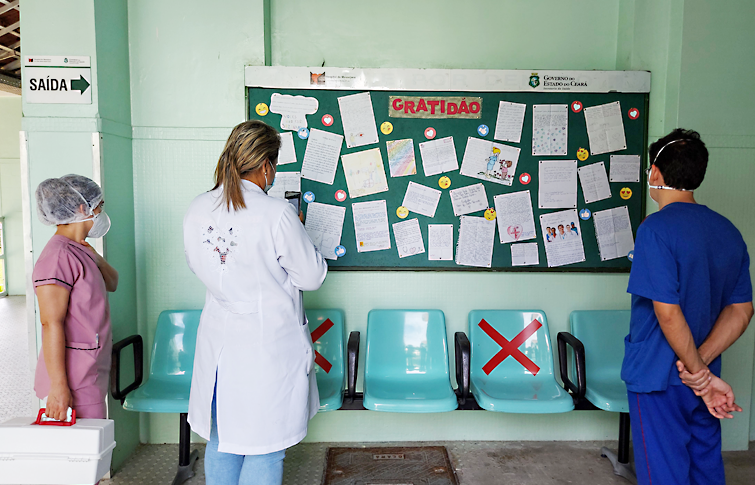 Com cartas, profissionais da unidade são homenageados por alunos de escolas públicas - Secretaria da Saúde do Ceará Com cartas, profissionais da unidade são homenageados por alunos de escolas públicas - Secretaria da Saúde do Ceará