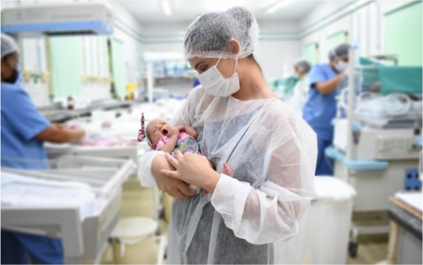 Bebês internados em maternidade escola ganham mesversários da equipe  Neonatal; veja fotos - Ceará - Diário do Nordeste