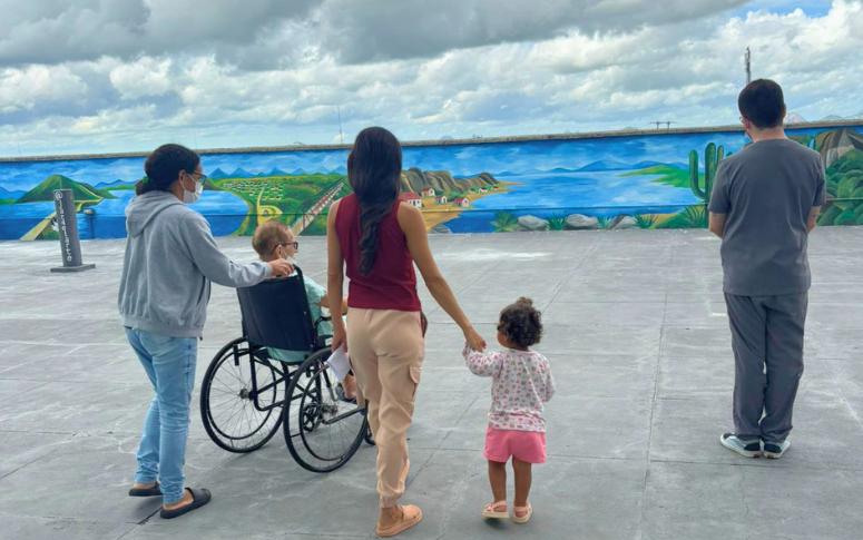 HRSC inaugura espaço ao ar livre com pintura de paisagens do Sertão Central para uso terapêutico de pacientes