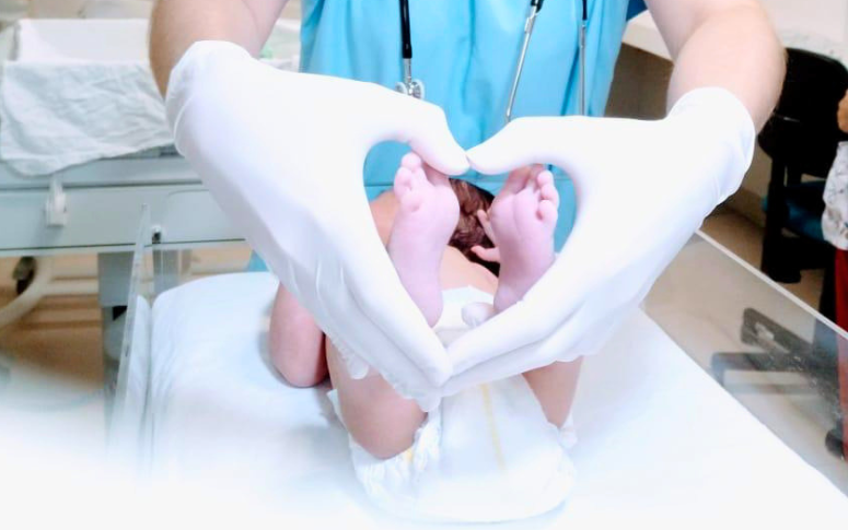 Gesto de amor e cuidado: teste do pezinho promove diagnóstico precoce para recém-nascidos e protege o futuro do bebê